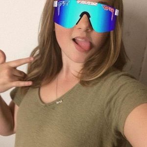 Meet your Posher, Meeya